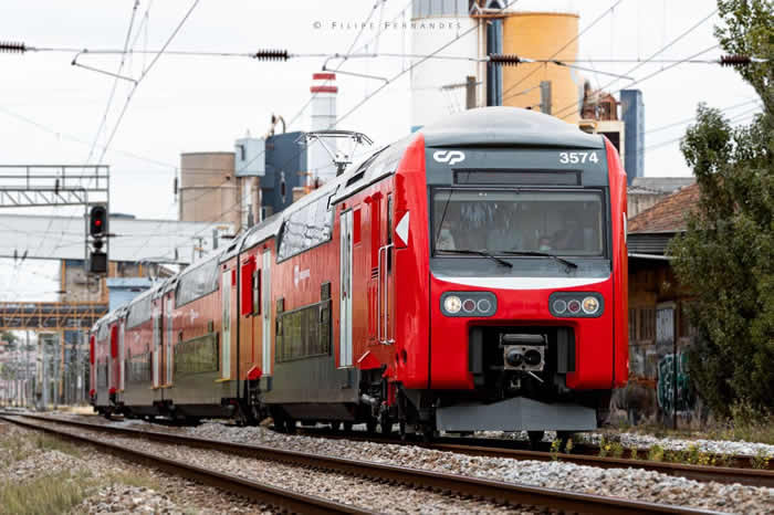 CP paga estacionamento por locomotivas que considera sucata, Comboios